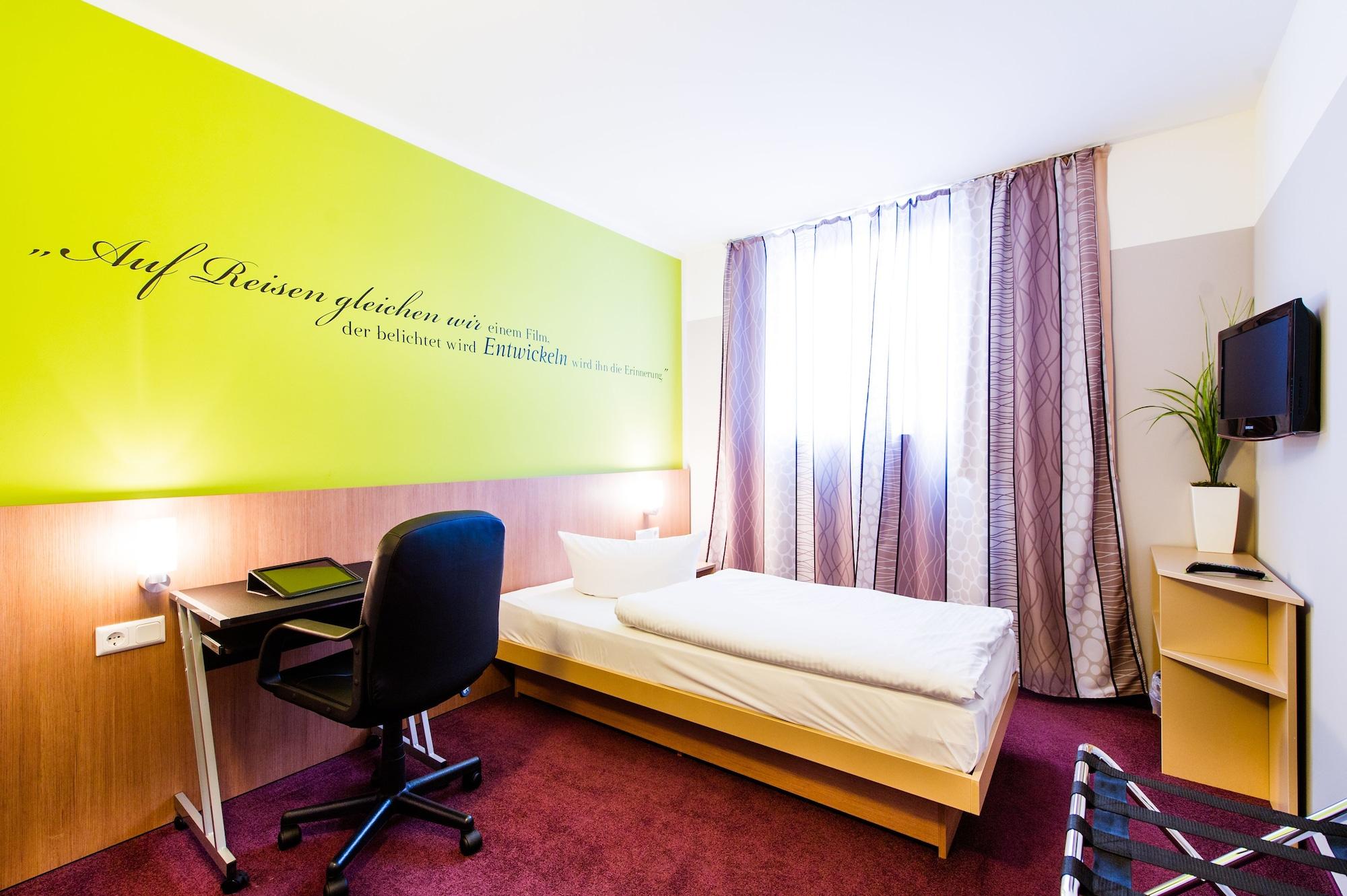 Hotel Mainstation Francoforte sul Meno Esterno foto